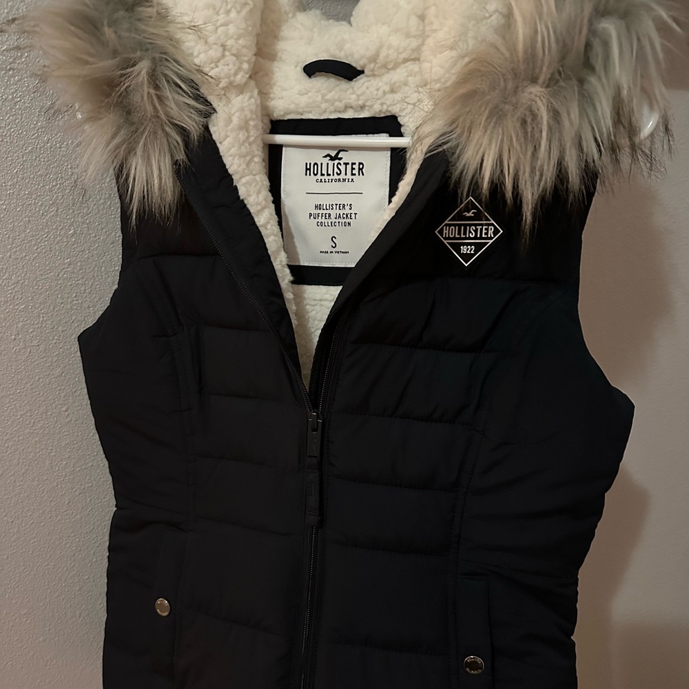 Hollister puffer vest NWOT